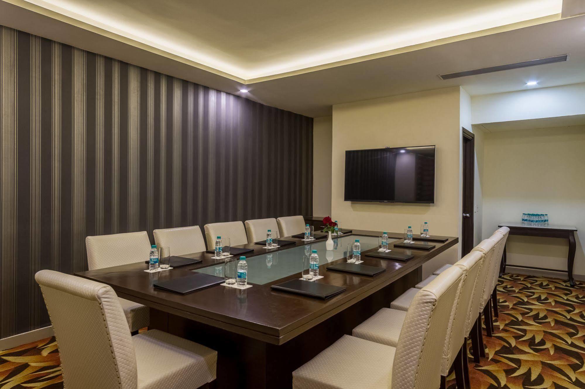 Days Hotel By Wyndham, Jalandhar Extérieur photo