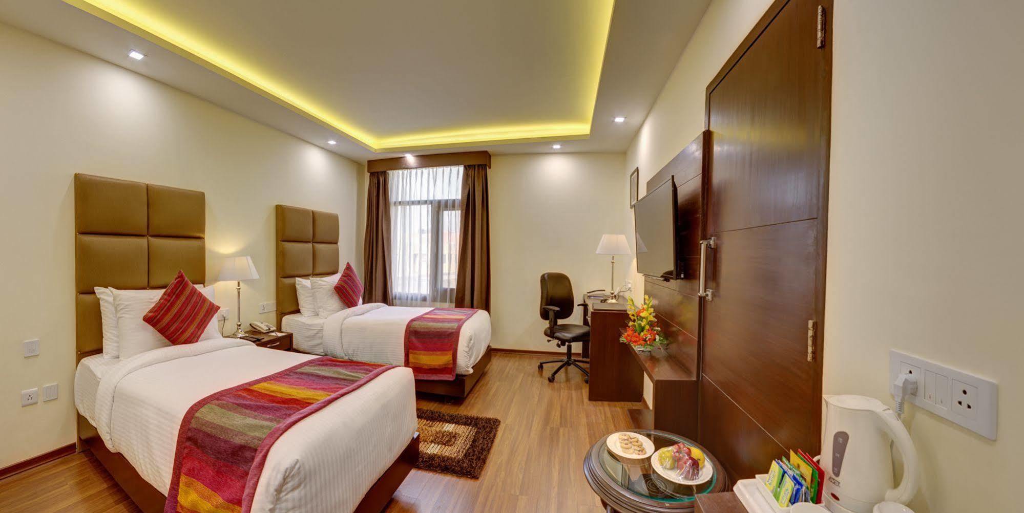 Days Hotel By Wyndham, Jalandhar Extérieur photo